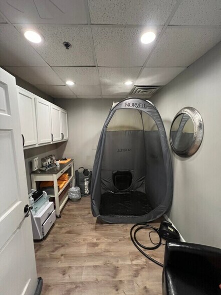 More Photos Of 263 N York Rd, Elmhurst Medical For Lease