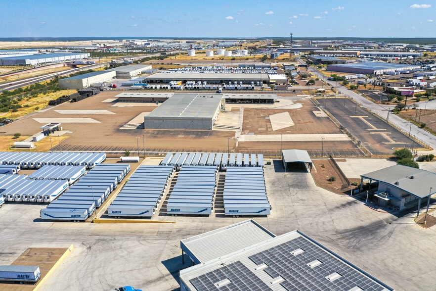 More Photos Of 13145 S Unitec Dr, Laredo Truck Terminal For Sale