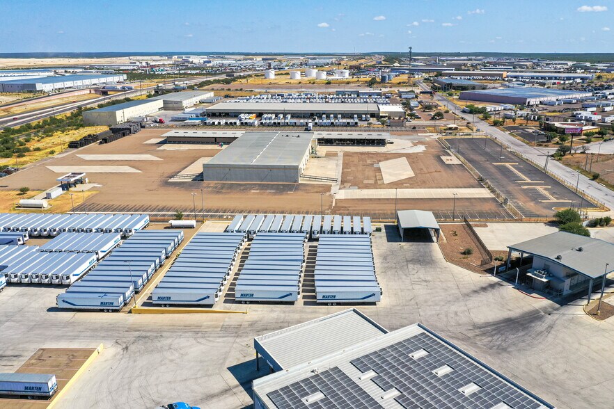 More Photos Of 13145 S Unitec Dr, Laredo Truck Terminal For Lease