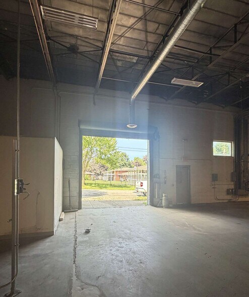 More Photos Of 15 McArdle St, Rochester Manufacturing For Lease