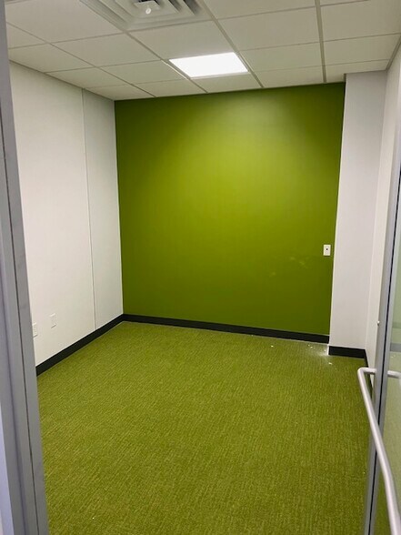 More Photos Of 2985 S Ridge Rd, Green Bay Medical For Lease