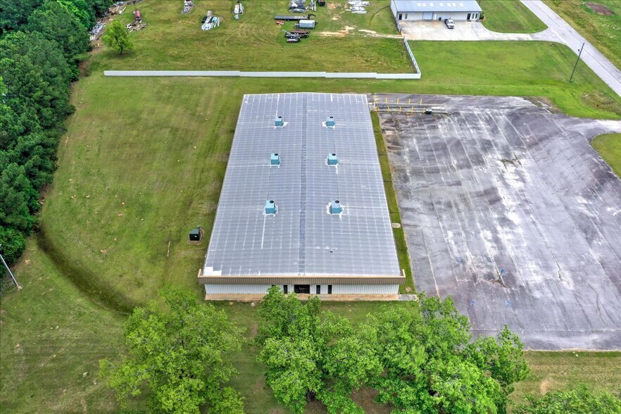 More Photos Of 1002 Commerce, Lincolnton Distribution For Sale