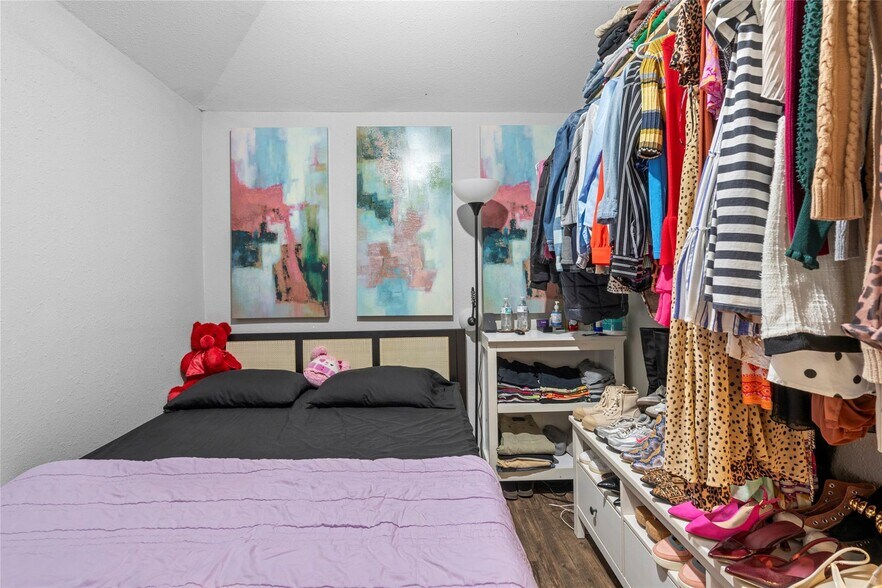 More Photos Of 4630 Woodside St, Houston Apartments For Sale