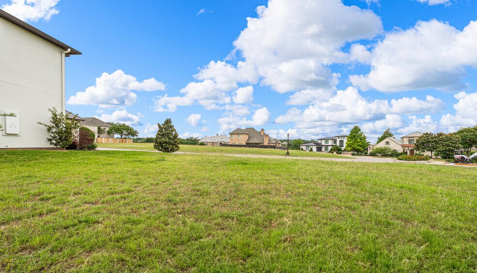 More Photos Of The Enclave, Waco Land For Sale