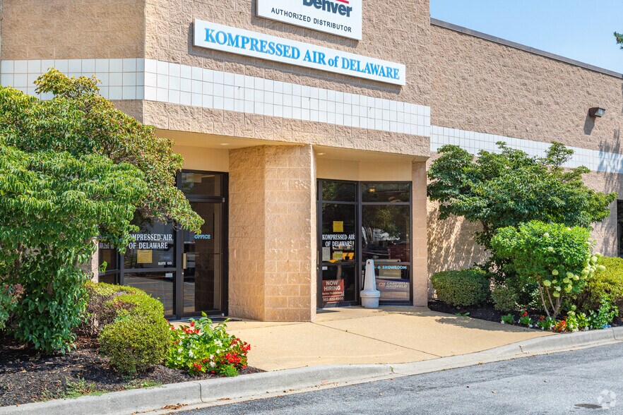 More Photos Of 144 Quigley Blvd, New Castle Warehouse For Lease