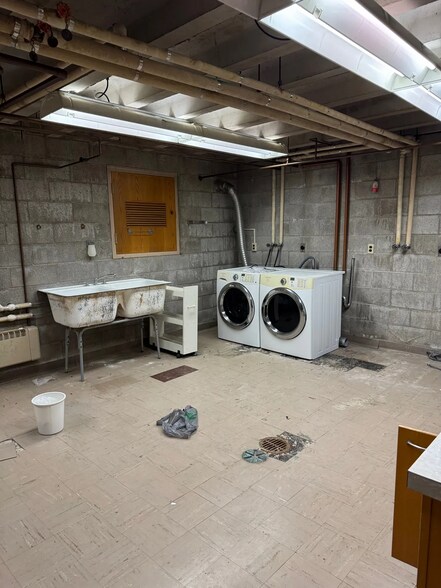 More Photos Of 89 E Genesee St, Auburn Flex For Sale