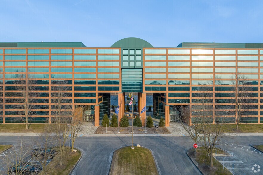 More Photos Of 25300-25330 Telegraph Rd, Southfield Office For Sale
