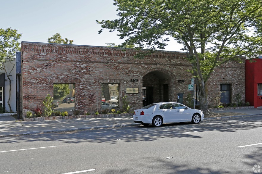 Primary Photo Of 2207-2209 J St, Sacramento Office For Lease