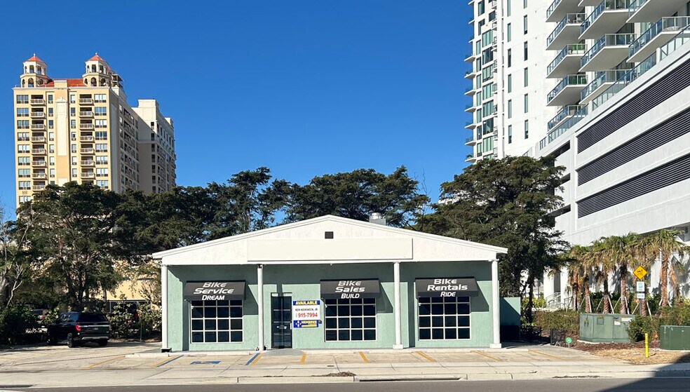 Primary Photo Of 211 Tamiami Trl, Sarasota Freestanding For Lease