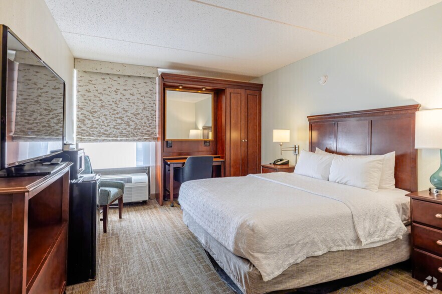 More Photos Of 32420 Stephenson Hwy, Madison Heights Hotel For Sale
