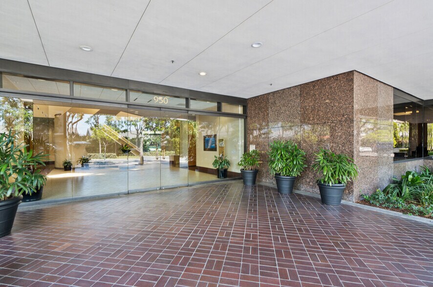 More Photos Of 950 S Coast Dr, Costa Mesa Office For Lease