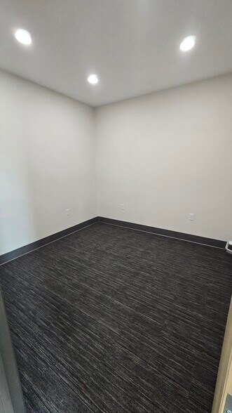 More Photos Of 21 N Skipworth Rd, Spokane Valley Showroom For Lease