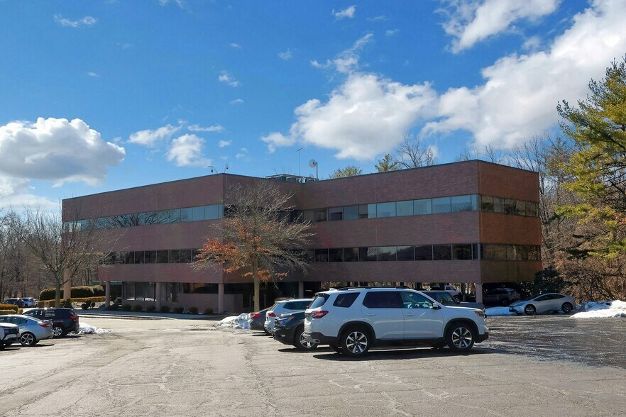 More Photos Of 100 Dutch Hill Rd, Orangeburg Medical For Lease