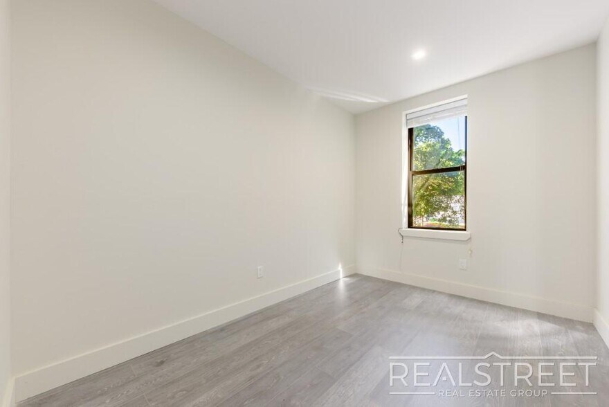 More Photos Of 1647 8th Ave, Brooklyn Apartments For Sale