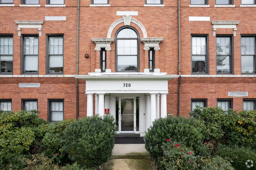 More Photos Of 720 King Georges Post Rd, Fords Office For Lease