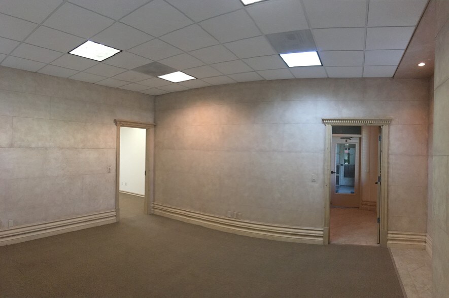 More Photos Of 5974 Silver Springs Dr, El Paso Office For Lease