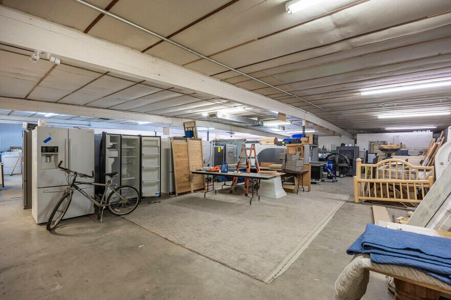 More Photos Of 655 W Cottonwood Ln, Casa Grande Showroom For Sale