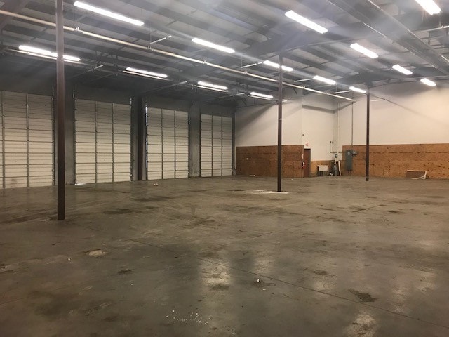 More Photos Of 307 N Rogers Rd, Irving Warehouse For Lease