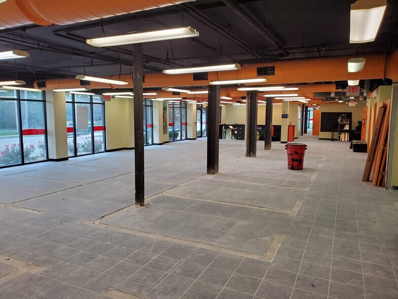 More Photos Of 800 W Hovey St, Normal Apartments For Lease
