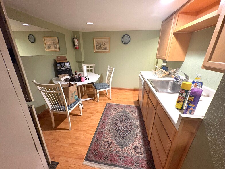 More Photos Of 5 Cook St, Denver Medical For Lease