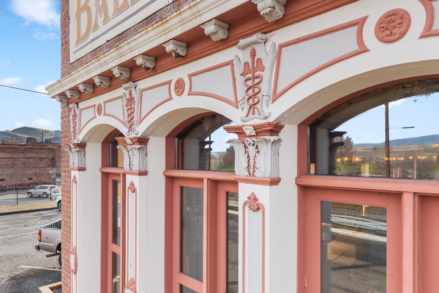 More Photos Of 205 Court St, The Dalles Restaurant For Sale