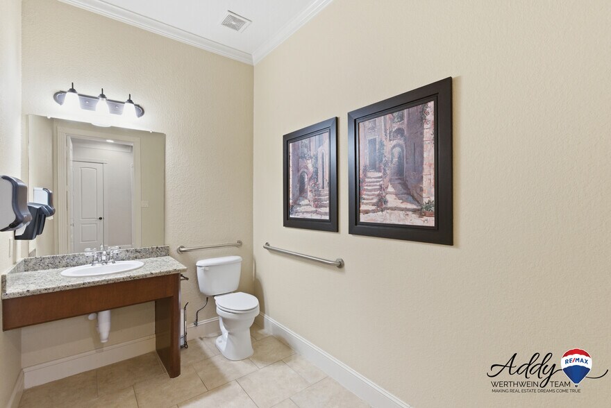 More Photos Of 11601 Spring Cypress Rd, Tomball Medical For Sale