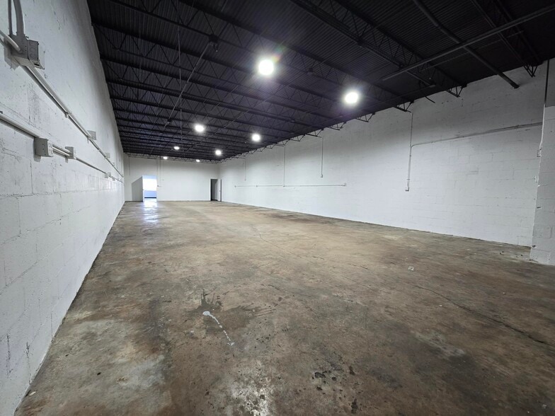 More Photos Of 4019 NE 6th Ave, Oakland Park Warehouse For Sale
