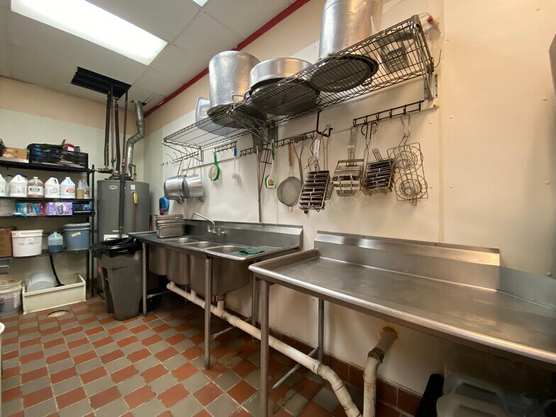 More Photos Of 427 W Pike St, Goshen Restaurant For Lease