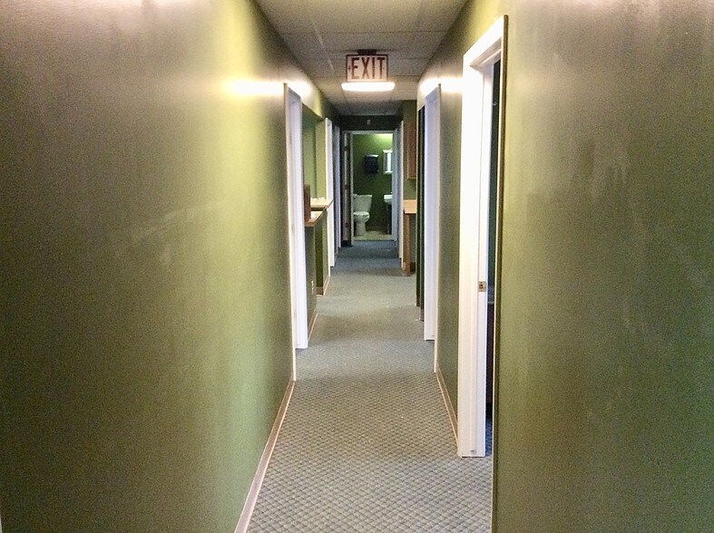 More Photos Of 25400-25430 Goddard Rd, Taylor Medical For Sale