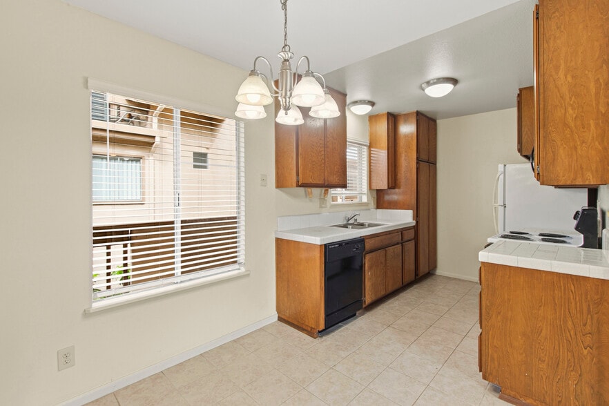 More Photos Of 4069 Goldfinch St, San Diego Apartments For Sale