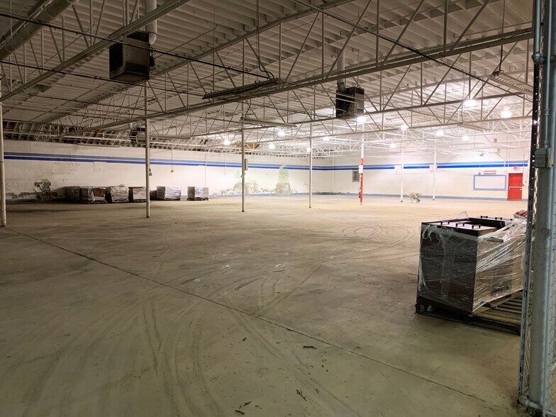 More Photos Of 402 E Rose St, Sanford Warehouse For Sale