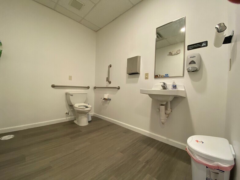 More Photos Of 34 Town St, Norwich Storefront Retail Office For Sale