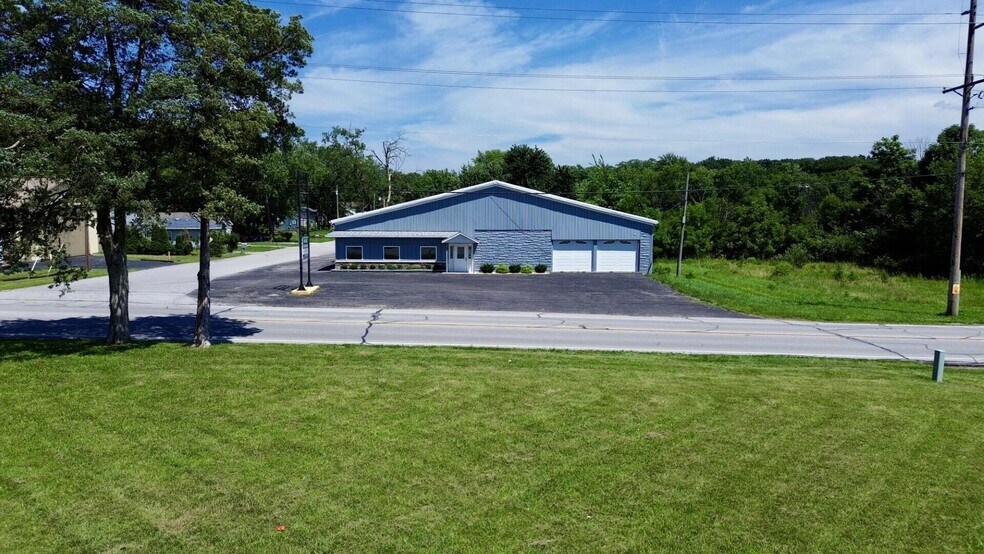 More Photos Of 13501 Morse St, Cedar Lake Industrial For Lease