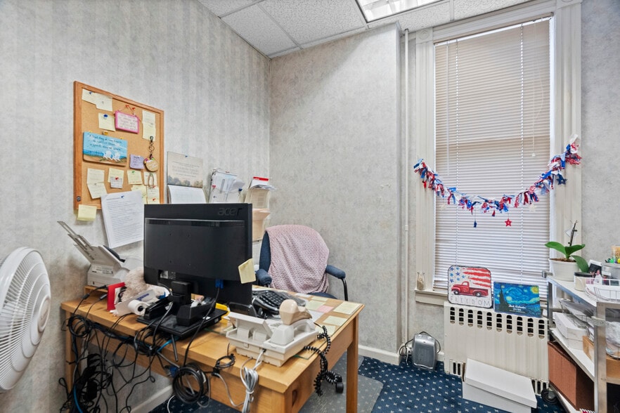 More Photos Of 1481 Chapel St, New Haven Office For Sale