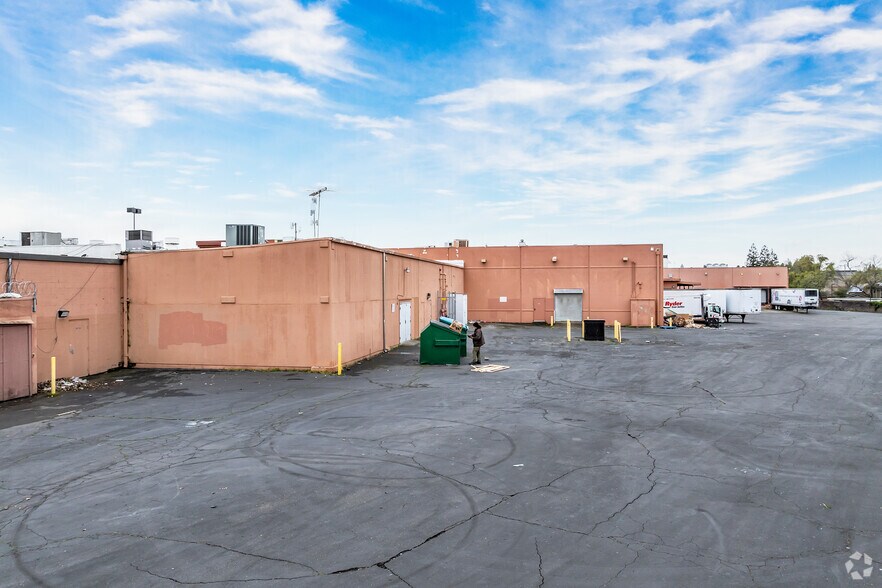 More Photos Of 7301-7347 Greenback Ln, Citrus Heights Storefront For Lease