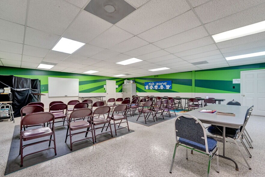 More Photos Of 3232 Covington Pike, Memphis Religious Facility For Sale