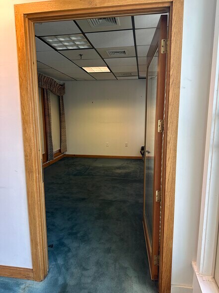 More Photos Of 152 Lynnway, Lynn Office For Sale