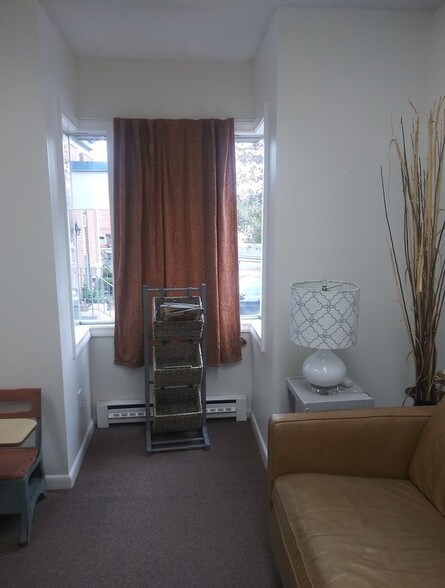 More Photos Of 1019 Farmington Ave, Bristol Office For Lease