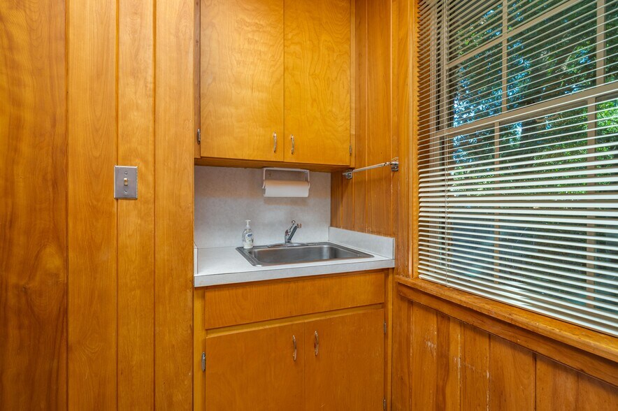 More Photos Of 510 E Parker St, Bartow Office For Sale