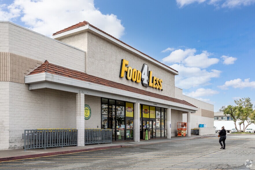 More Photos Of 17009 Valley Blvd, Fontana Unknown For Lease