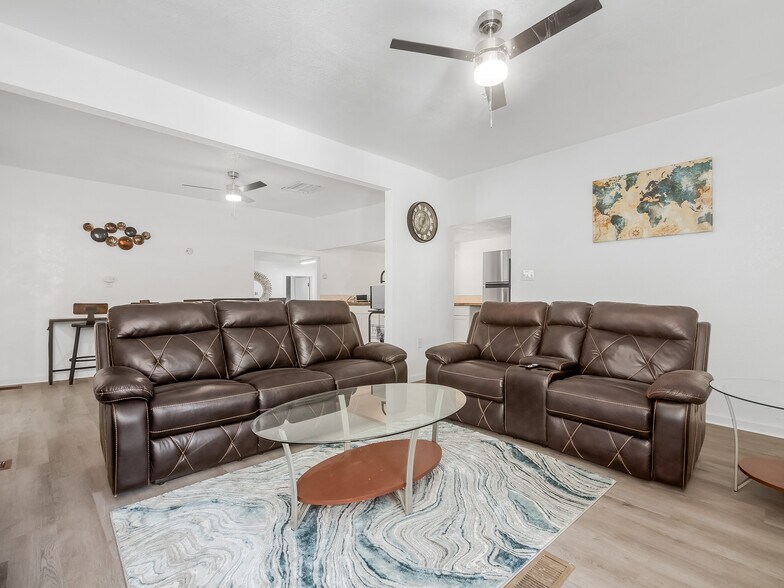 More Photos Of 32989 Weatherly Ln, North Fork Apartments For Sale