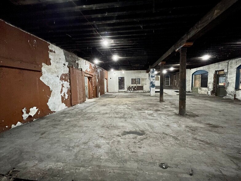 More Photos Of 285 Second St, Troy Warehouse For Lease