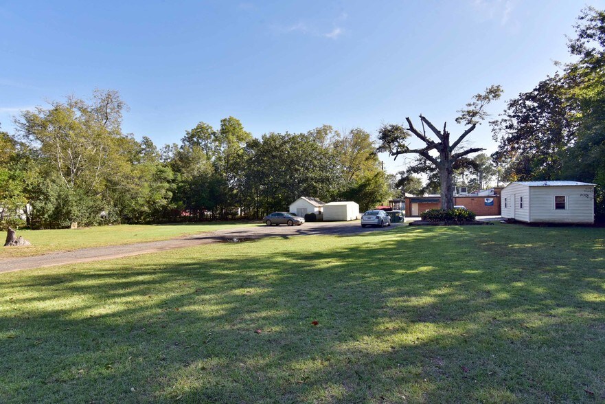 More Photos Of 420 Johnson St SE, Dawson Storefront Retail Office For Sale