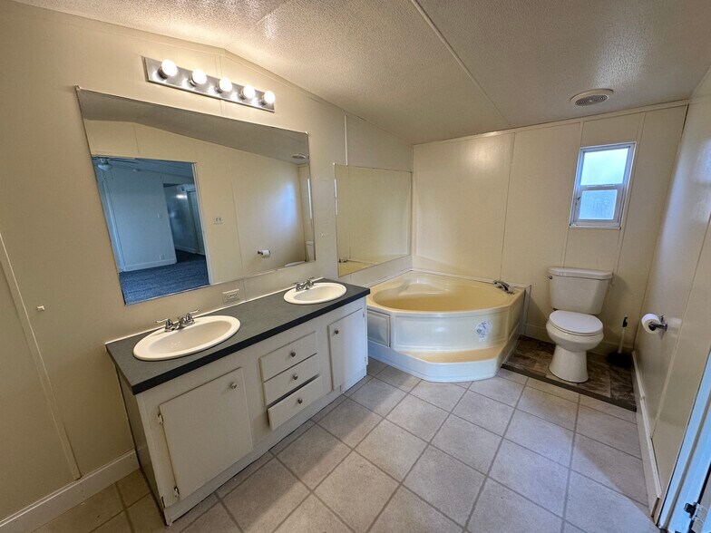 More Photos Of 711 Birch Ln, Billings Manufactured Housing Mobile Home Park For Sale