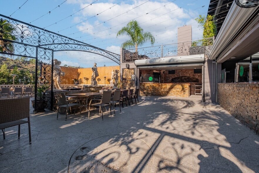 More Photos Of 6500 Foothill Blvd, Tujunga Restaurant For Sale