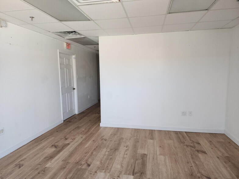 More Photos Of 3705 Century Blvd, Lakeland Unknown For Lease