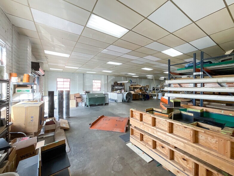 More Photos Of 3013 Bank St, Charlotte Showroom For Lease