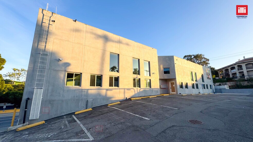 More Photos Of 28955 Pacific Coast Hwy, Malibu Storefront Retail Office For Lease