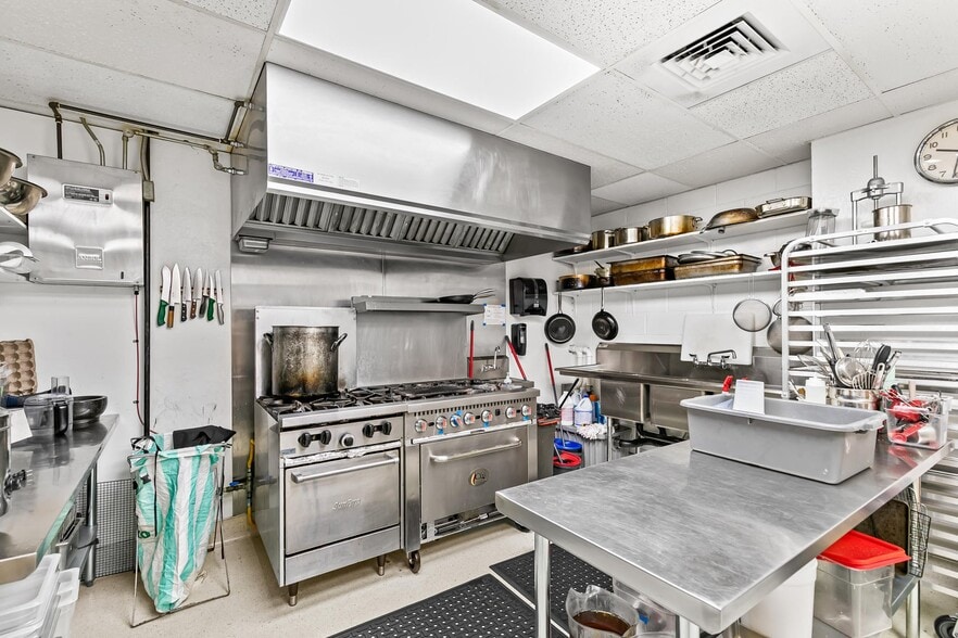 More Photos Of 116 Lithia Way, Ashland General Retail For Sale