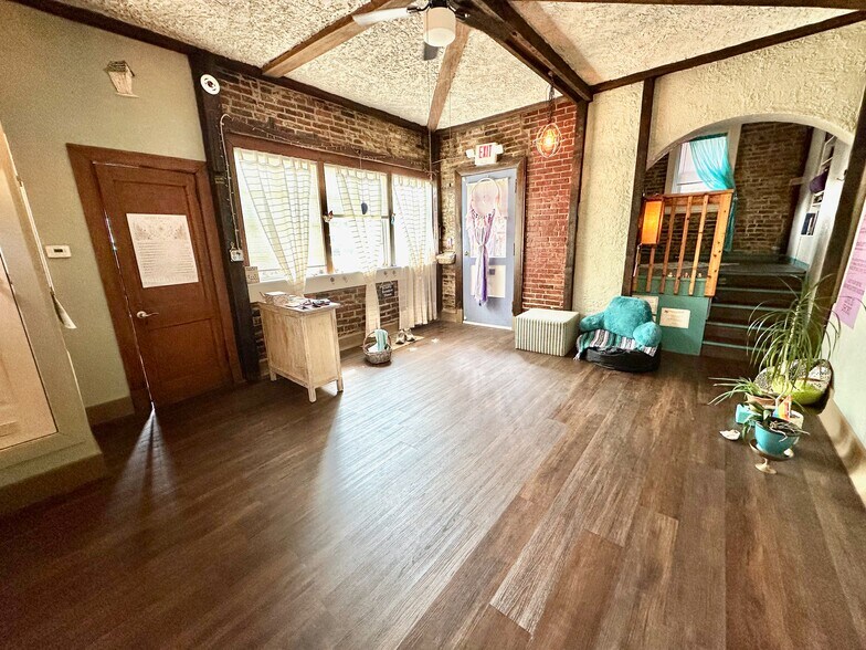 More Photos Of 8814 Saint Charles Rock Rd, Saint Louis General Retail For Sale